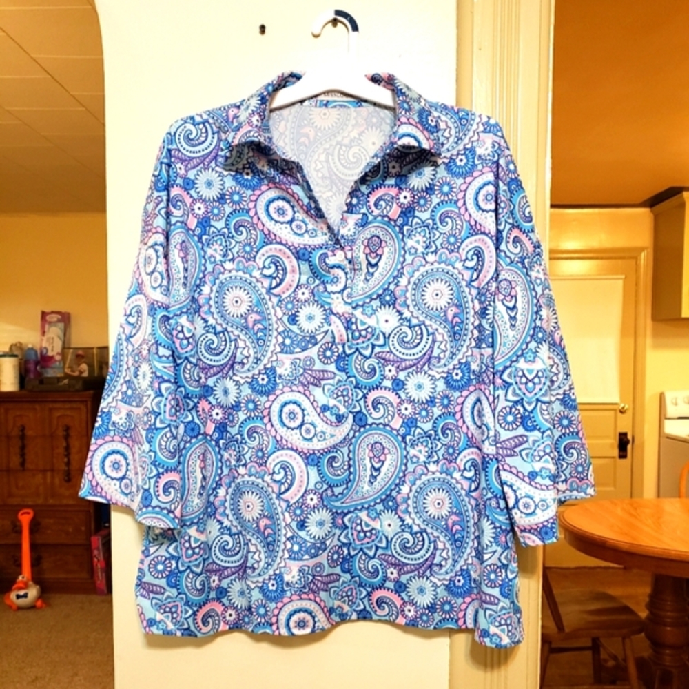 Women's Lilly Pulitzer vibrant & colorful top size medium in great condition